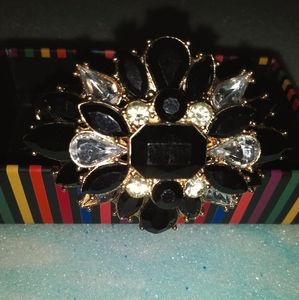 Black and white gem flower gold bracelet